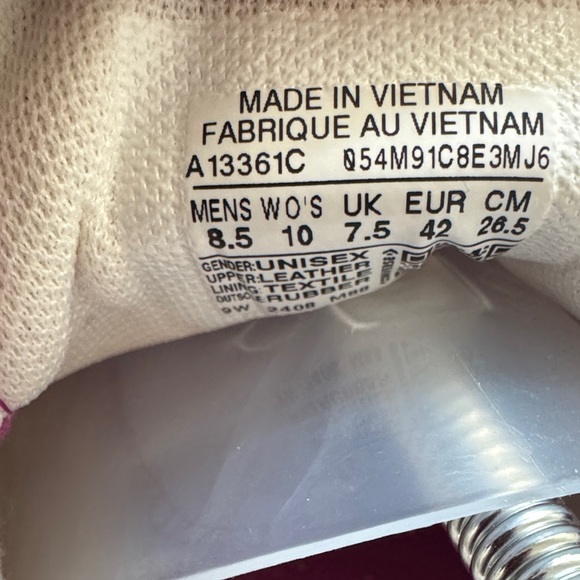 Like New Converse Women's Sneakers in Vibrant Violet & White - Picture 13 of 13